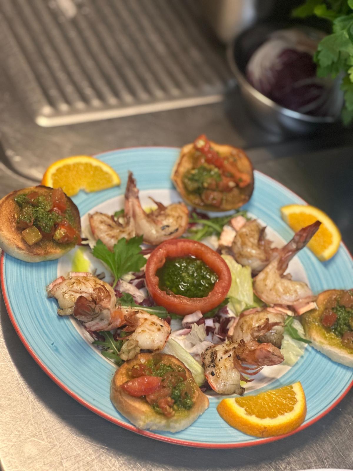Salad with shrimp